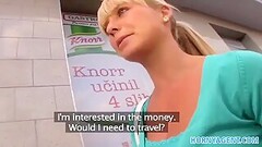 Nagycicis platinaszőke gyönyörűség készpénzért dug a vértől dús farkú pornóinterjúzóval Thumb